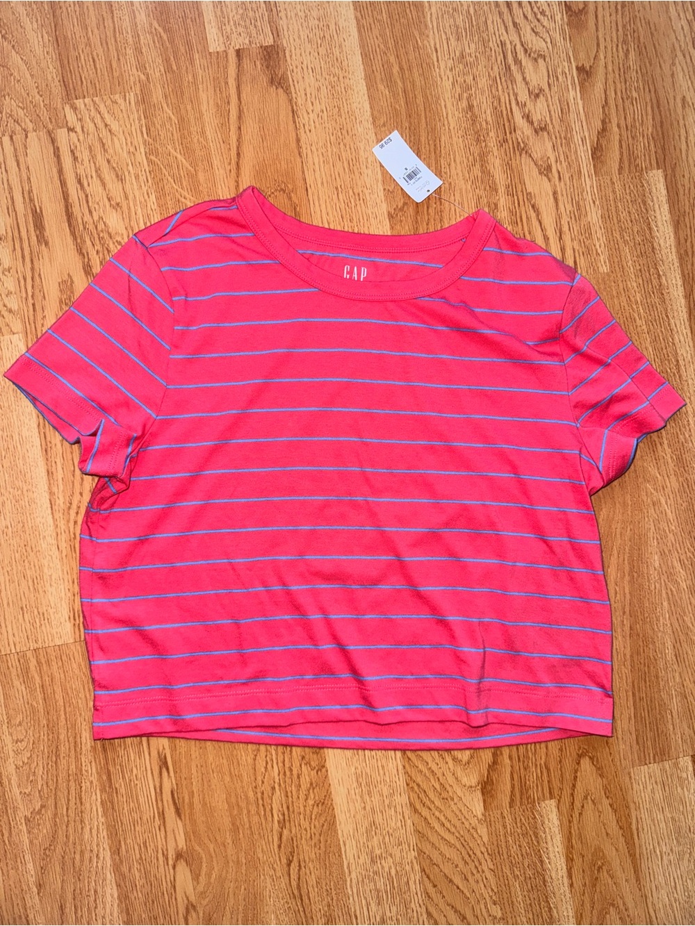 NWT GAP Women’s Cropped Box Fit Red Tee with Light Blue Stripes- sz S